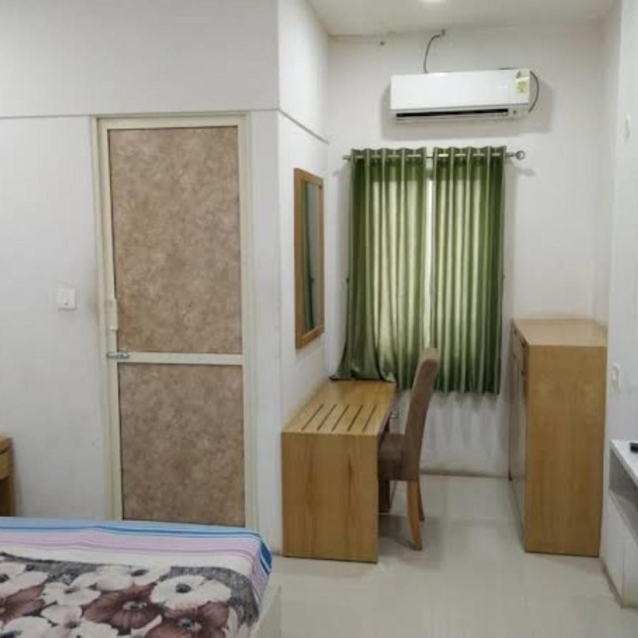 Divya Jyot Residency Bhuj Hotell Exteriör bild