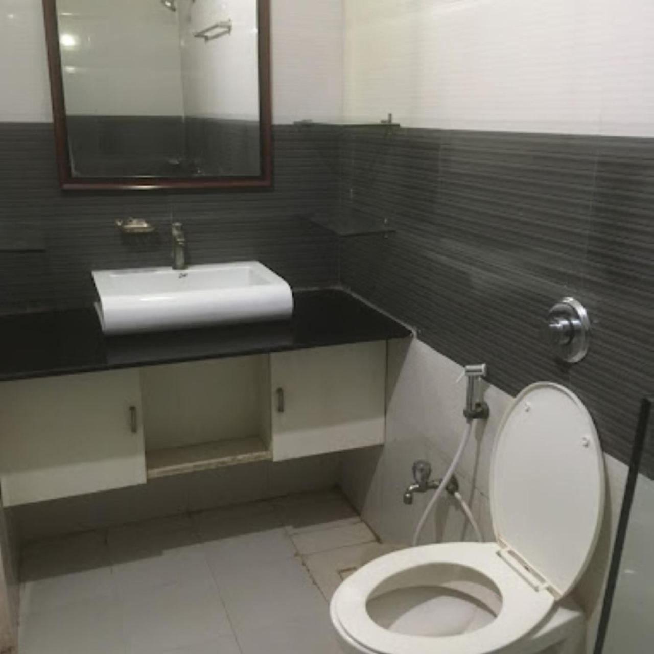 Divya Jyot Residency Bhuj Hotell Exteriör bild