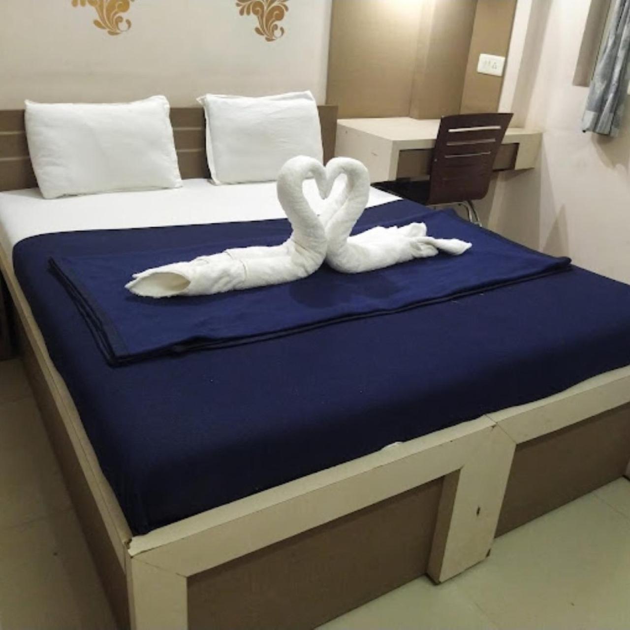 Divya Jyot Residency Bhuj Hotell Exteriör bild