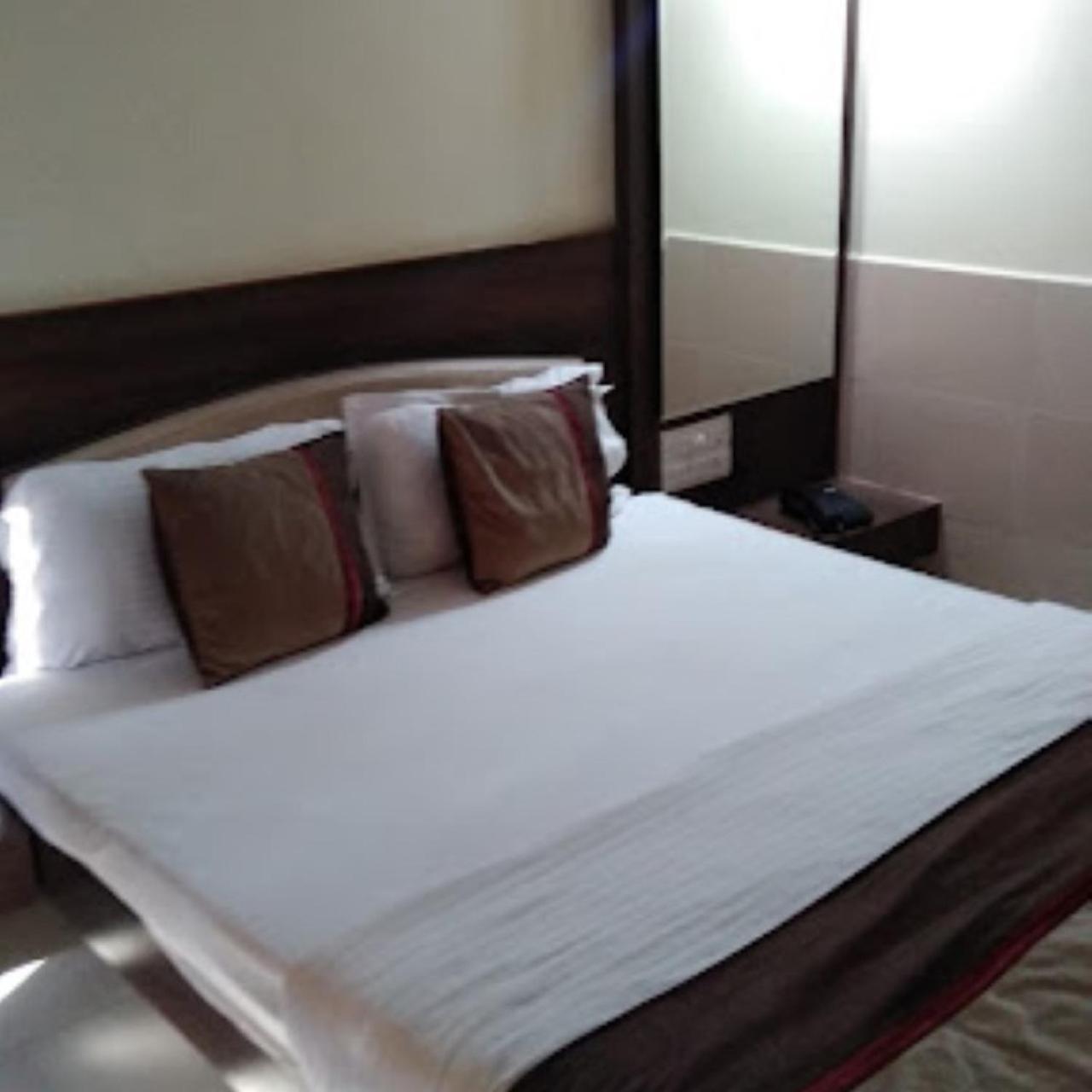 Divya Jyot Residency Bhuj Hotell Exteriör bild