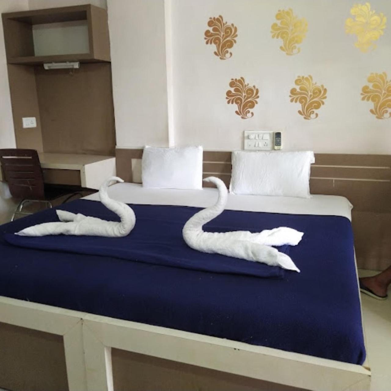Divya Jyot Residency Bhuj Hotell Exteriör bild