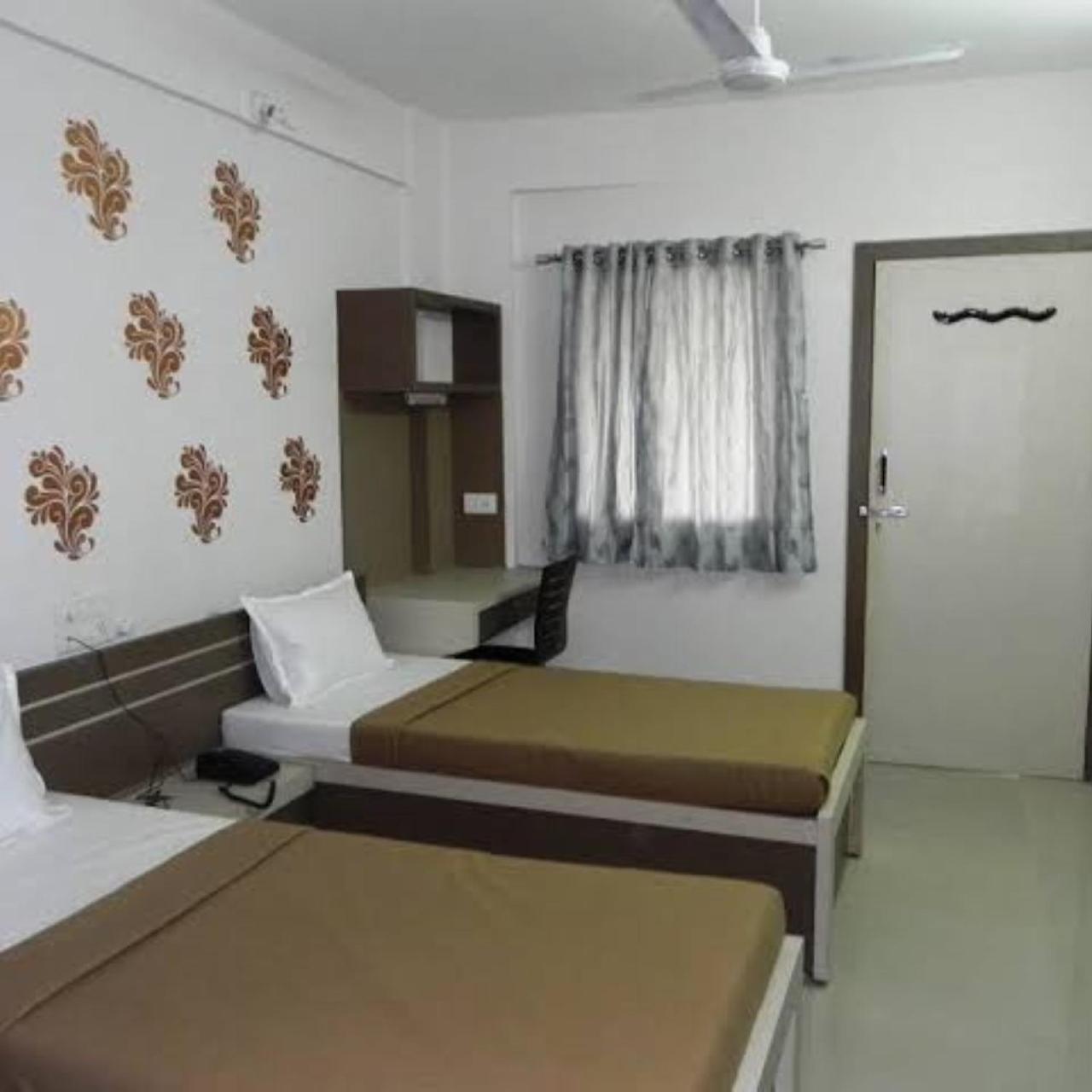 Divya Jyot Residency Bhuj Hotell Exteriör bild