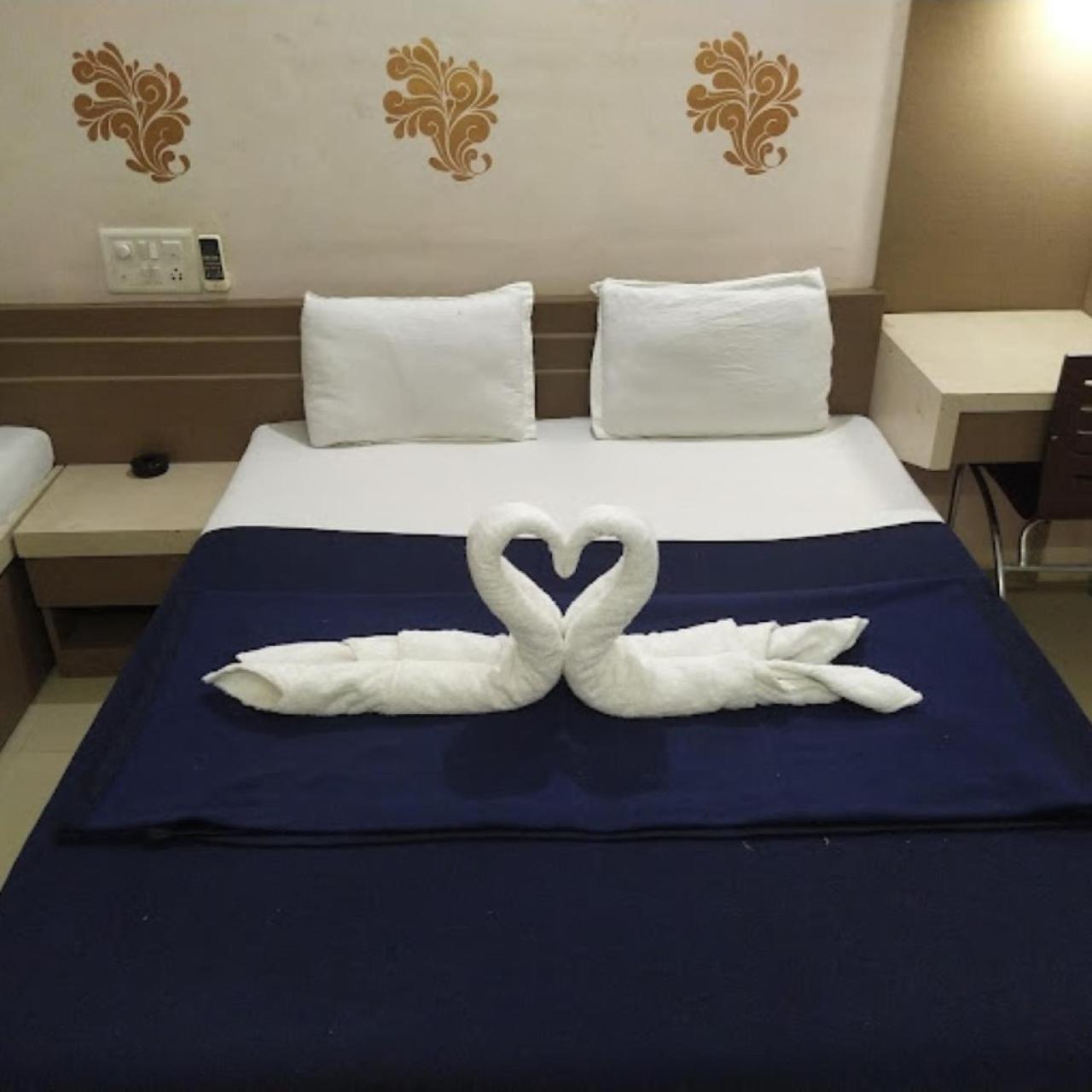 Divya Jyot Residency Bhuj Hotell Exteriör bild